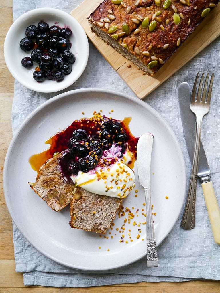 This gorgeous paleo banana coconut bread recipe is such a tasty healthy spin on a classic recipe! Gluten free, dairy free and refined sugar free, you can have this version for breakfast any day.